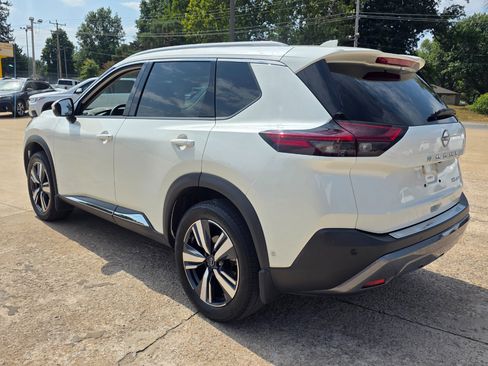 Used 2022 Nissan Rogue SL w/ SL Premium Package image 16