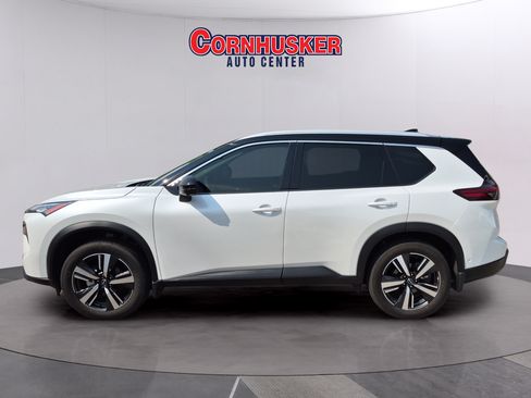 Used 2025 Nissan Rogue SL AWD/4WD image 4