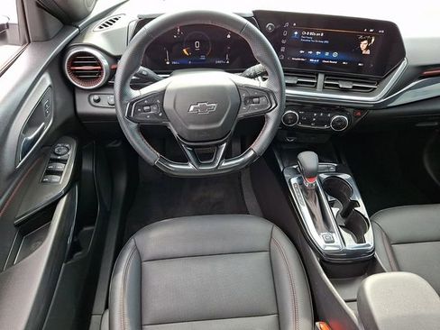 Used 2025 Chevrolet Trax RS w/ Sunroof Package FWD image 11