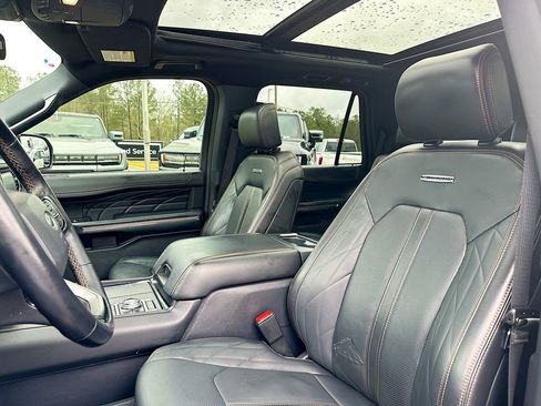 Used 2024 Ford Expedition Platinum image 8