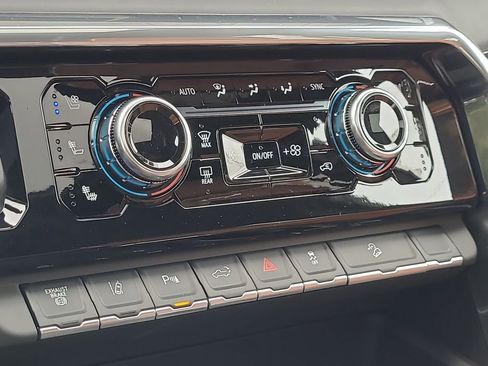 New 2026 GMC Sierra 2500 Denali Ultimate w/ LPO, Black Badging Package image 13