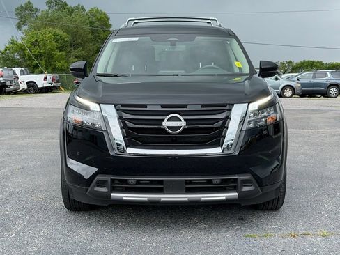 Used 2025 Nissan Pathfinder SL FWD image 10