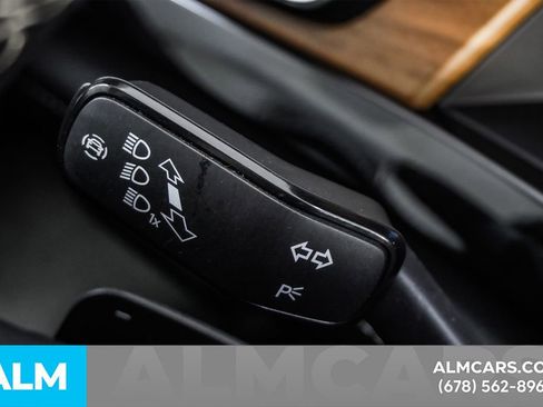 Used 2025 Volkswagen Atlas SE image 31