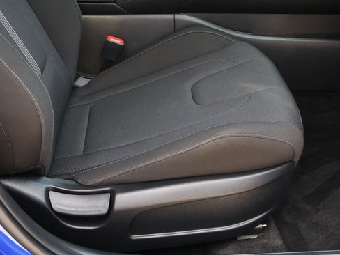 Used 2023 Hyundai Elantra SE w/ Preferred Accessory Package image 17