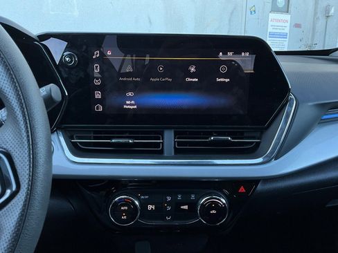 Used 2025 Chevrolet Trax LT image 24