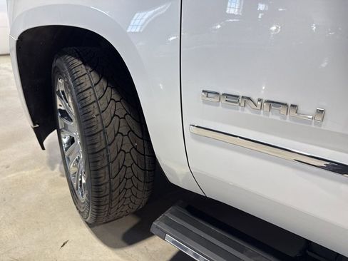 Used 2017 GMC Yukon Denali AWD/4WD image 3