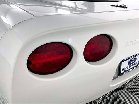 Used 2002 Chevrolet Corvette Coupe w/ Preferred Equipment Group2 image 20