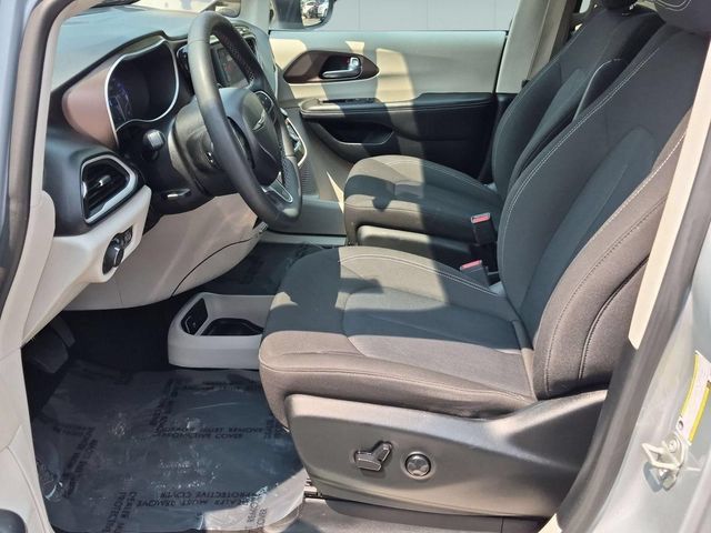 Used 2024 Chrysler Voyager LX FWD image 11