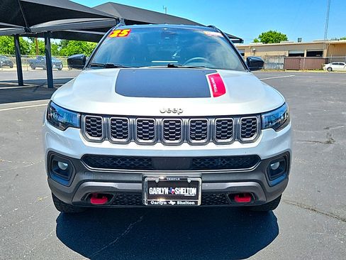 Used 2025 Jeep Compass Trailhawk AWD/4WD image 3