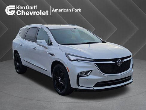 Used 2024 Buick Enclave Essence image 1