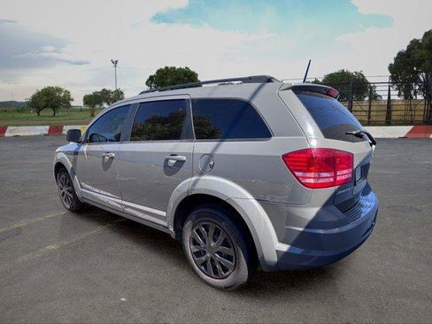 Used 2020 Dodge Journey SE FWD image 4