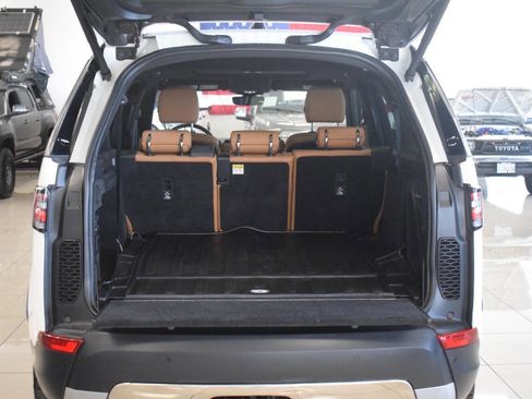 Used 2017 Land Rover Discovery HSE image 26