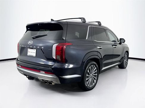 Used 2024 Hyundai Palisade Calligraphy FWD image 2