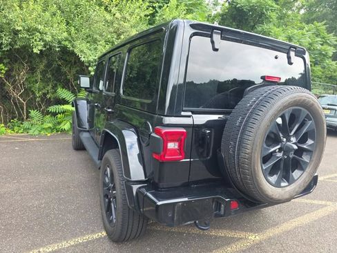 Used 2022 Jeep Wrangler Unlimited Sahara AWD/4WD image 5