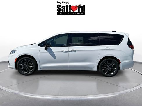 New 2026 Chrysler Pacifica Select image 5
