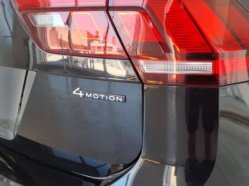 Used 2022 Volkswagen Tiguan SEL R-Line AWD/4WD image 11