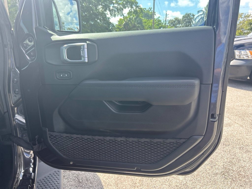 Used 2021 Jeep Wrangler Unlimited Sahara AWD/4WD image 28