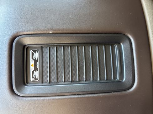 Used 2019 Chevrolet Suburban Premier AWD/4WD image 26