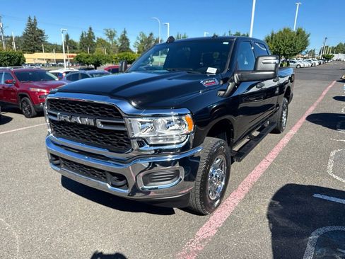 Used 2024 RAM 2500 Tradesman w/ Chrome Appearance Group AWD/4WD image 3