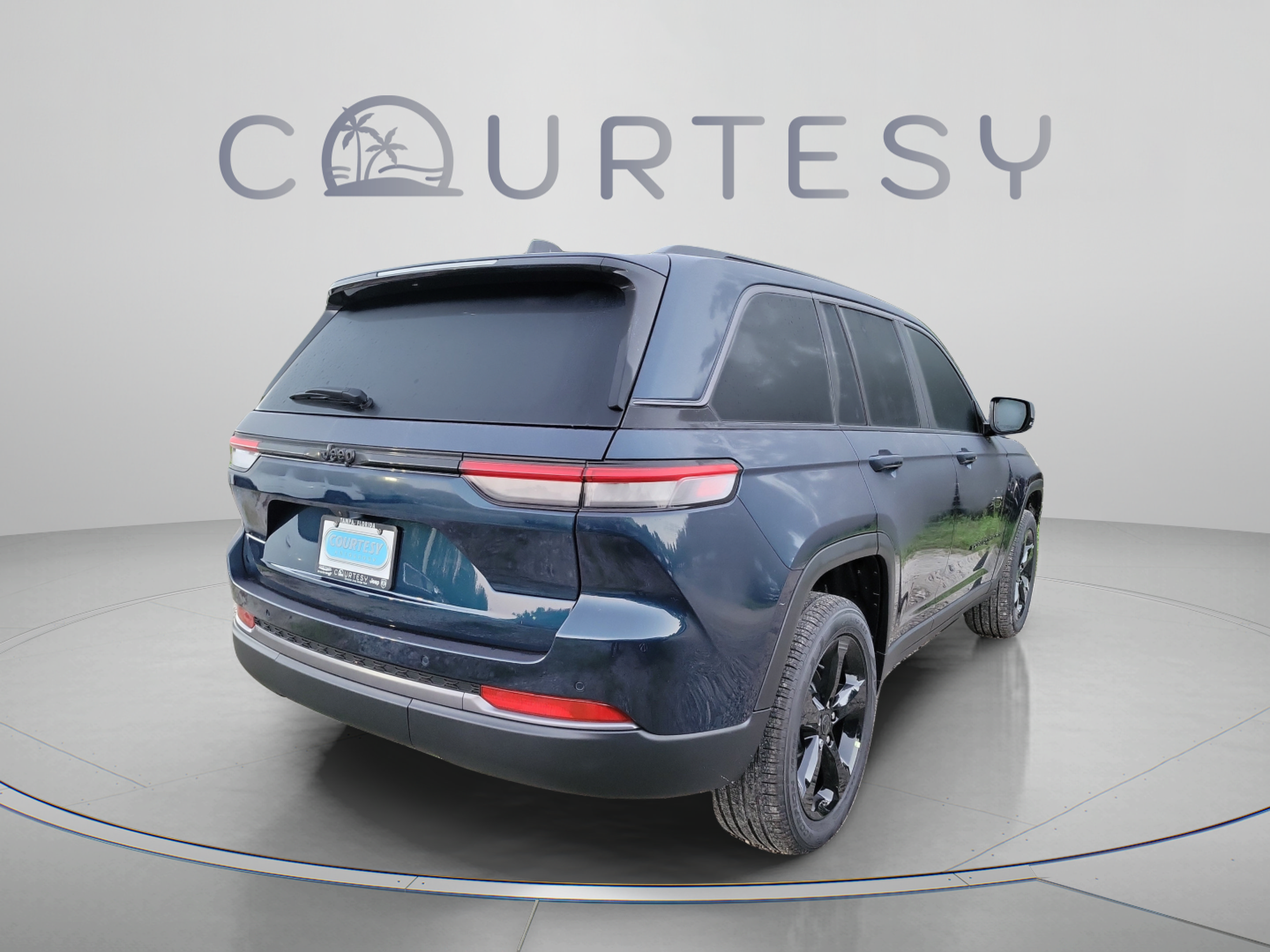 New 2027 Jeep Grand Cherokee Limited RWD image 3