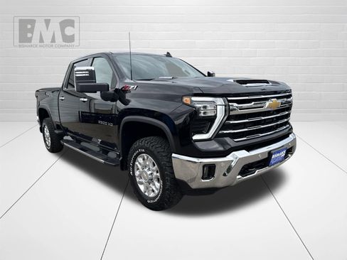 Used 2024 Chevrolet Silverado 2500 LTZ w/ LTZ Plus Package AWD/4WD image 2