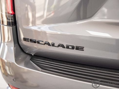 Used 2022 Cadillac Escalade ESV Luxury AWD/4WD image 13
