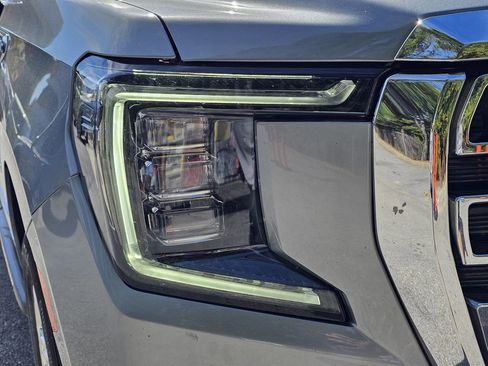 Used 2024 GMC Yukon XL SLT image 4