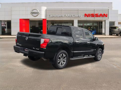 Used 2019 Nissan Titan SL image 3