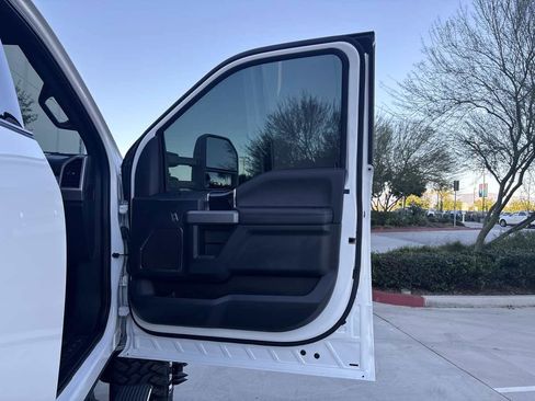 Used 2022 Ford F450 Platinum image 17