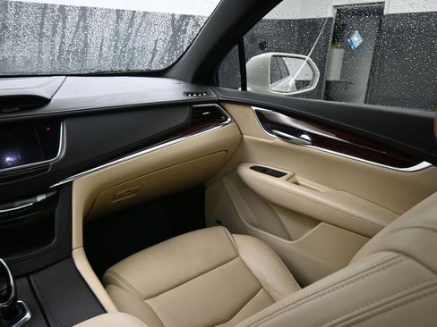 Used 2019 Cadillac XT5 Luxury FWD image 13