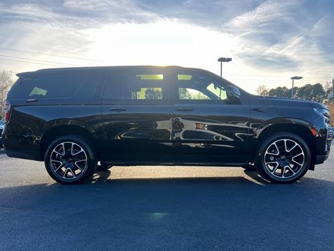Used 2024 Chevrolet Suburban RST w/ Luxury Package image 4
