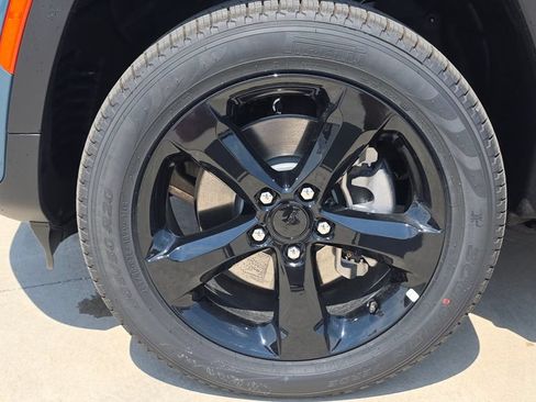 New 2026 Jeep Grand Cherokee L Limited AWD/4WD image 10