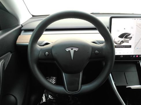 Used 2021 Tesla Model Y Long Range AWD/4WD image 32