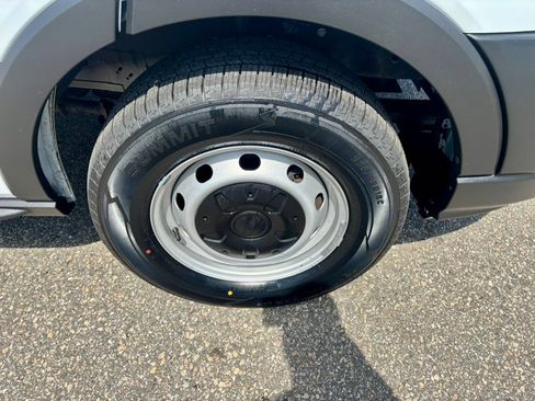 Used 2023 Ford Transit 250 148 High Roof Extended image 34