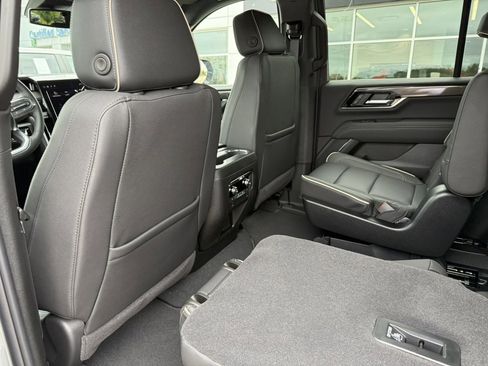 New 2026 GMC Yukon Elevation image 11