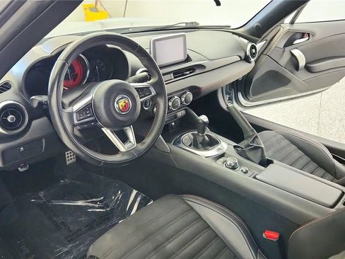 Used 2020 FIAT 124 Spider Abarth RWD image 21