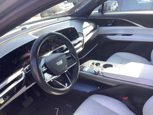 Used 2024 Cadillac Lyriq Luxury RWD image 2
