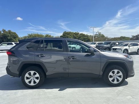 Used 2022 Toyota RAV4 LE image 10