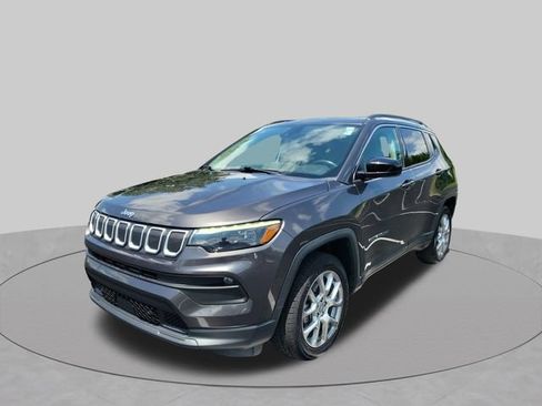 Used 2022 Jeep Compass Latitude w/ Sun and Sound Group AWD/4WD image 12