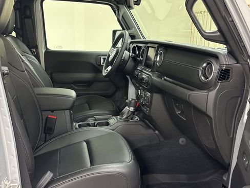 Used 2023 Jeep Wrangler Unlimited Sahara w/ Cold Weather Group image 33