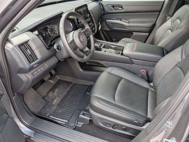 Used 2025 Nissan Pathfinder Rock Creek AWD/4WD image 9