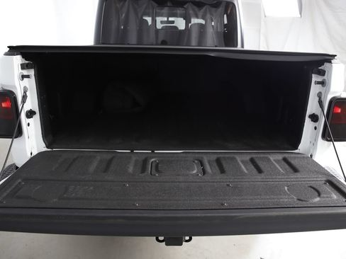 Used 2023 Jeep Gladiator Sport AWD/4WD image 5
