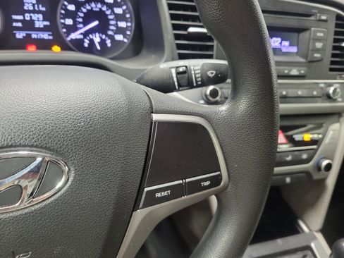 Used 2017 Hyundai Elantra SE image 20