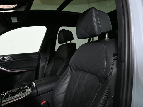 Used 2024 BMW X7 xDrive40i w/ M Sport Package AWD/4WD image 5