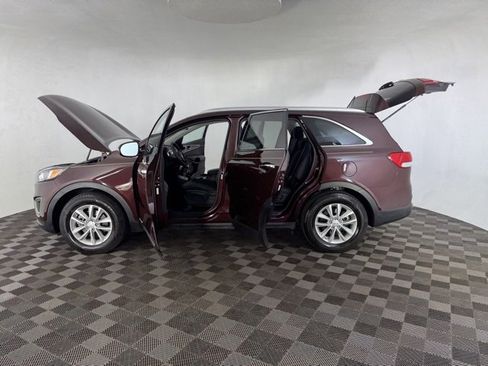 Used 2018 Kia Sorento LX image 13