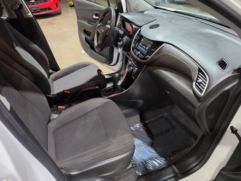 Used 2017 Chevrolet Trax LS AWD/4WD image 29