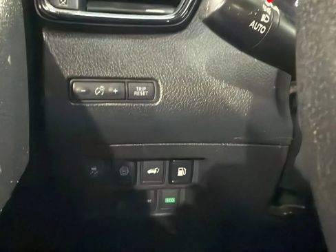 Used 2019 Nissan Rogue SV AWD/4WD image 15