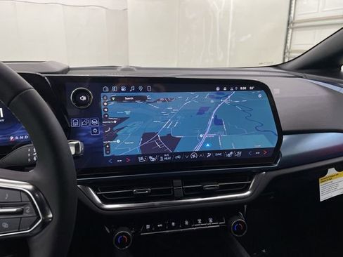 New 2026 Chevrolet Equinox EV LT image 30