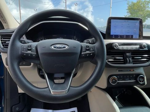 Used 2020 Ford Escape SE image 19