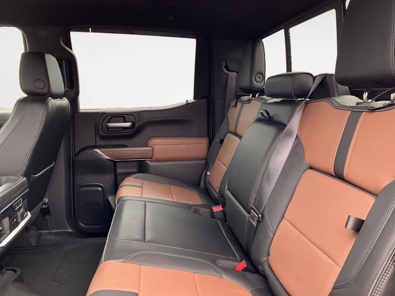 Used 2021 Chevrolet Silverado 1500 High Country w/ Technology Package AWD/4WD image 13